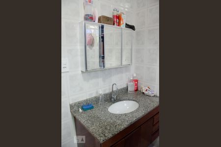 Casa à venda com 152m², 4 quartos e 3 vagasBanheiro 1