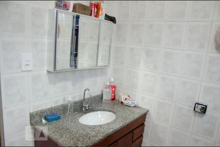 Casa à venda com 152m², 4 quartos e 3 vagasBanheiro 1