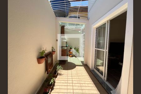 Casa à venda com 110m², 3 quartos e 3 vagas Casa à venda com 110m², 3 quartos e 3 vagasÁrea externa