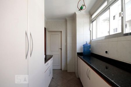 Apartamento à venda com 200m², 3 quartos e 1 vagaÁrea de Serviço