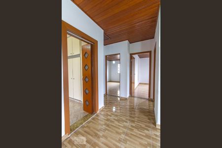 Casa à venda com 200m², 2 quartos e 4 vagas Casa à venda com 200m², 2 quartos e 4 vagasCorredor