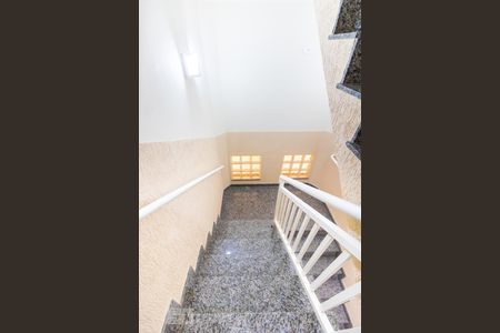 Casa de condomínio para alugar com 35m², 1 quarto e sem vaga Casa de condomínio para alugar com 35m², 1 quarto e sem vagaEscada