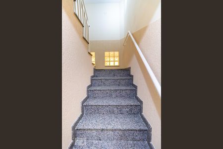 Casa de condomínio para alugar com 35m², 1 quarto e sem vaga Casa de condomínio para alugar com 35m², 1 quarto e sem vagaEscada