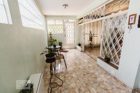 Casa à venda com 180m², 4 quartos e 4 vagas Casa à venda com 180m², 4 quartos e 4 vagasHall de Entrada