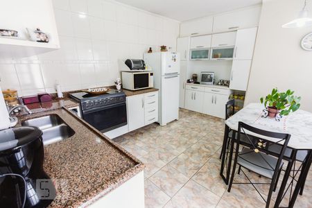 Casa à venda com 180m², 4 quartos e 4 vagas Casa à venda com 180m², 4 quartos e 4 vagasCozinha