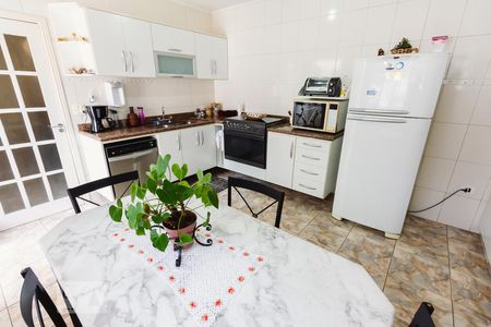 Casa à venda com 180m², 4 quartos e 4 vagas Casa à venda com 180m², 4 quartos e 4 vagasCozinha