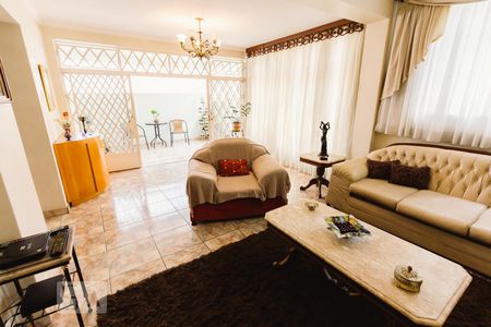 Casa à venda com 180m², 4 quartos e 4 vagas Casa à venda com 180m², 4 quartos e 4 vagasSala