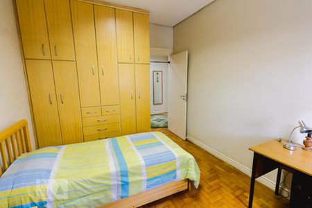 Casa à venda com 180m², 4 quartos e 4 vagas Casa à venda com 180m², 4 quartos e 4 vagasQuarto 4