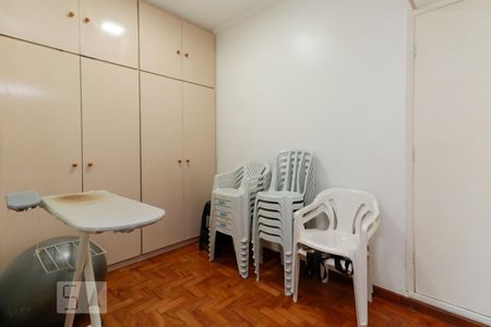 Apartamento à venda com 220m², 3 quartos e 2 vagas Apartamento à venda com 220m², 3 quartos e 2 vagasQuarto de serviço