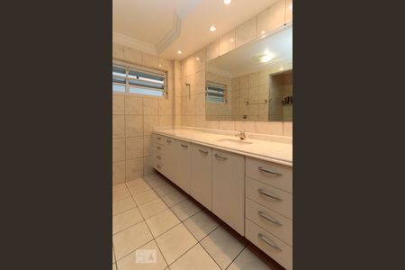 Apartamento à venda com 220m², 3 quartos e 2 vagas Apartamento à venda com 220m², 3 quartos e 2 vagasSuíte