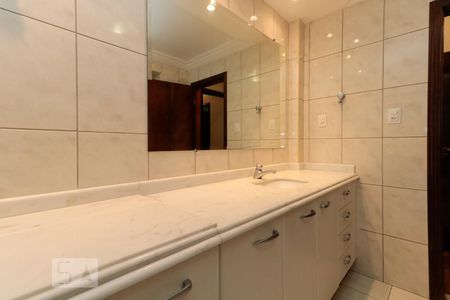 Apartamento à venda com 220m², 3 quartos e 2 vagas Apartamento à venda com 220m², 3 quartos e 2 vagasSuíte