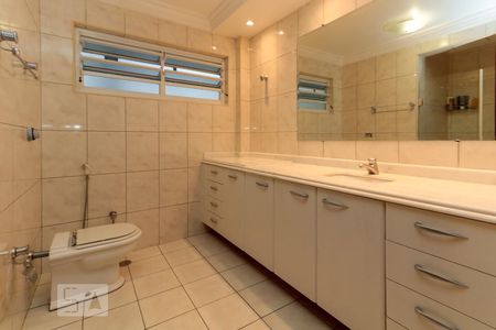 Apartamento à venda com 220m², 3 quartos e 2 vagas Apartamento à venda com 220m², 3 quartos e 2 vagasSuíte