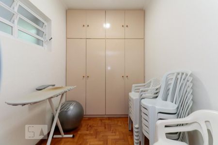 Apartamento à venda com 220m², 3 quartos e 2 vagas Apartamento à venda com 220m², 3 quartos e 2 vagasQuarto de serviço