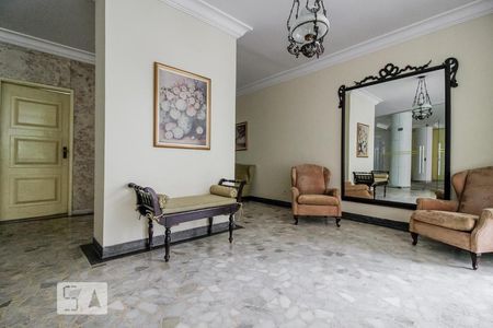 Apartamento à venda com 220m², 3 quartos e 2 vagas Apartamento à venda com 220m², 3 quartos e 2 vagasHall social