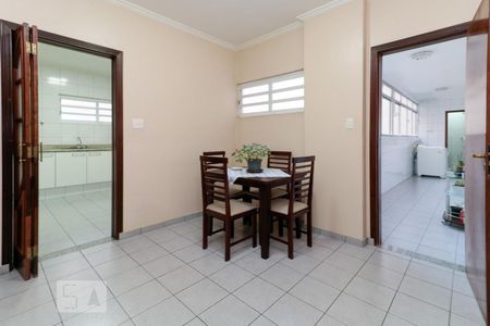 Apartamento à venda com 220m², 3 quartos e 2 vagas Apartamento à venda com 220m², 3 quartos e 2 vagasSala de jantar