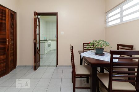 Apartamento à venda com 220m², 3 quartos e 2 vagas Apartamento à venda com 220m², 3 quartos e 2 vagasSala de jantar