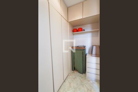 Apartamento à venda com 90m², 2 quartos e 2 vagas Apartamento à venda com 90m², 2 quartos e 2 vagasQuarto de Serviço