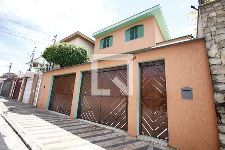 Casa à venda com 268m², 4 quartos e 4 vagas Casa à venda com 268m², 4 quartos e 4 vagasFachada