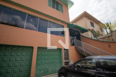 Casa à venda com 268m², 4 quartos e 4 vagas Casa à venda com 268m², 4 quartos e 4 vagasFachada