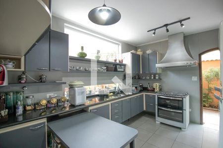 Casa à venda com 268m², 4 quartos e 4 vagas Casa à venda com 268m², 4 quartos e 4 vagasCozinha
