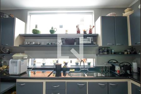 Casa à venda com 268m², 4 quartos e 4 vagas Casa à venda com 268m², 4 quartos e 4 vagasCozinha