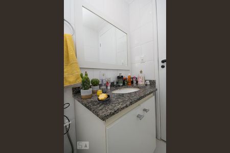 Banheiro Corredor de apartamento para alugar com 2 quartos, 60m² em Parque Bela Vista, Salvador