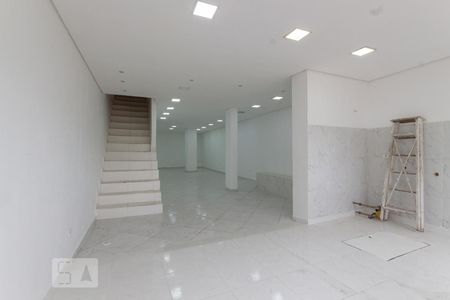 Casa à venda com 350m², 4 quartos e 5 vagas Casa à venda com 350m², 4 quartos e 5 vagasÁrea comum - Salão de festas