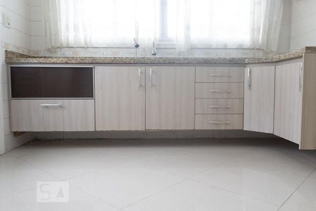 Casa à venda com 350m², 4 quartos e 5 vagas Casa à venda com 350m², 4 quartos e 5 vagasCozinha