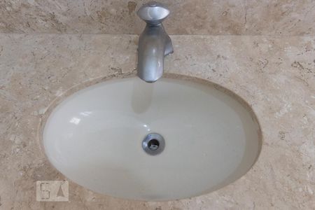 Casa à venda com 350m², 4 quartos e 5 vagas Casa à venda com 350m², 4 quartos e 5 vagasBanheiro da Suíte 2