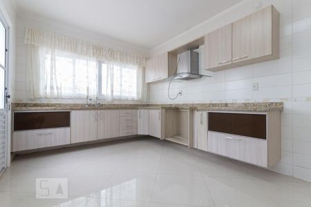 Casa à venda com 350m², 4 quartos e 5 vagas Casa à venda com 350m², 4 quartos e 5 vagasCozinha