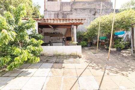 Casa à venda com 172m², 3 quartos e 4 vagas Casa à venda com 172m², 3 quartos e 4 vagasQuintal