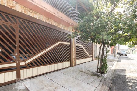 Casa à venda com 172m², 3 quartos e 4 vagas Casa à venda com 172m², 3 quartos e 4 vagasFachada