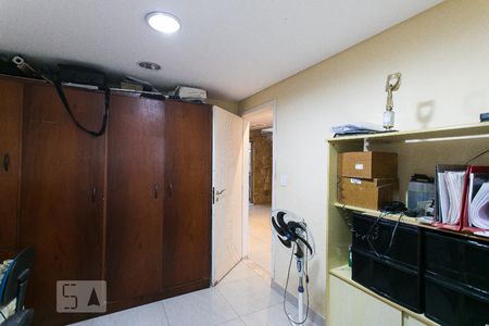 Casa à venda com 210m², 3 quartos e 4 vagasEscritório