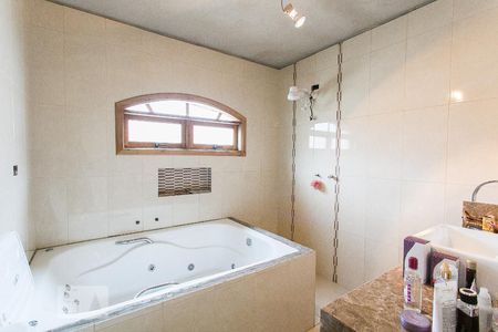 Casa à venda com 210m², 3 quartos e 4 vagasBanheiro da Suíte