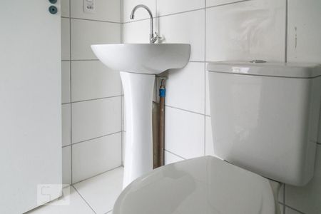 Banheiro de kitnet/studio para alugar com 1 quarto, 27m² em Bela Vista, São Paulo