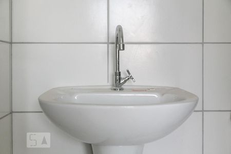 Banheiro de kitnet/studio para alugar com 1 quarto, 27m² em Bela Vista, São Paulo
