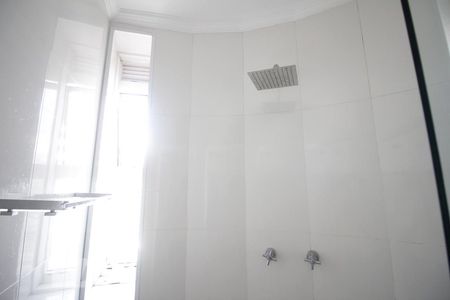 Apartamento à venda com 125m², 4 quartos e 3 vagasChuveiro