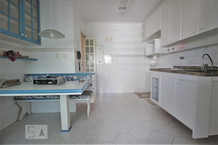 Apartamento à venda com 125m², 4 quartos e 3 vagasCozinha