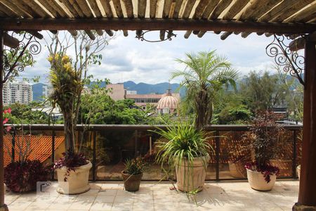 Apartamento à venda com 180m², 3 quartos e 2 vagasÁrea Externa