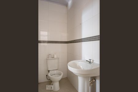 Banheiro de kitnet/studio para alugar com 1 quarto, 35m² em Vila Charlote, São Paulo