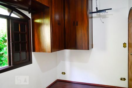 Casa à venda com 79m², 3 quartos e 2 vagasQuarto 2 - Armários