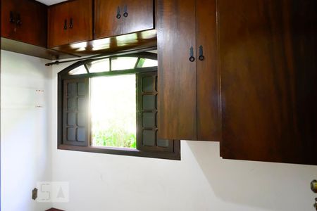 Casa à venda com 79m², 3 quartos e 2 vagasQuarto 2 Janela e Armarios