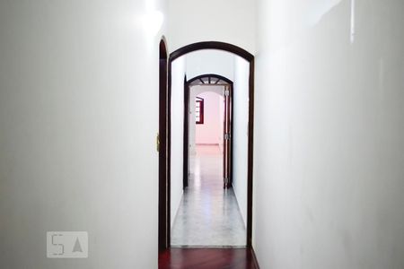 Casa à venda com 79m², 3 quartos e 2 vagasCorredor Interno