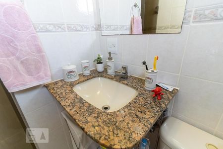 Apartamento à venda com 60m², 2 quartos e 2 vagas Apartamento à venda com 60m², 2 quartos e 2 vagasBanheiro da Suíte