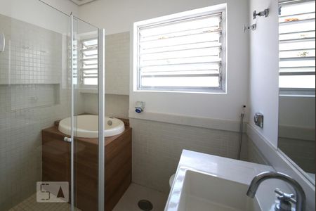 Casa à venda com 200m², 3 quartos e 2 vagasBanheiro 