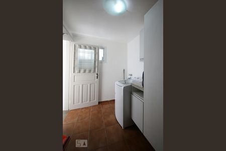 Casa à venda com 200m², 3 quartos e 2 vagasLavanderia 