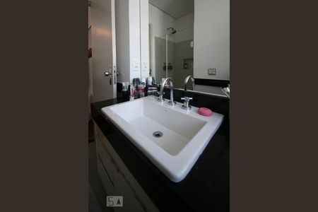 Casa à venda com 200m², 3 quartos e 2 vagasBanheiro