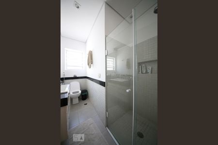 Casa à venda com 200m², 3 quartos e 2 vagasBanheiro 