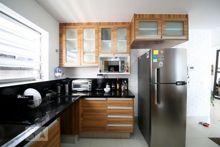 Casa à venda com 200m², 3 quartos e 2 vagasCozinha 