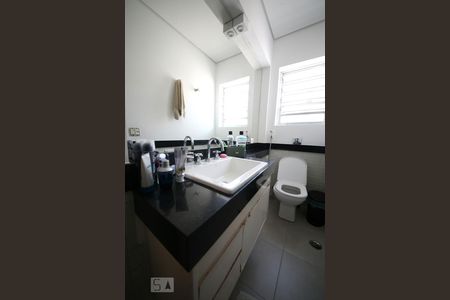 Casa à venda com 200m², 3 quartos e 2 vagasBanheiro 